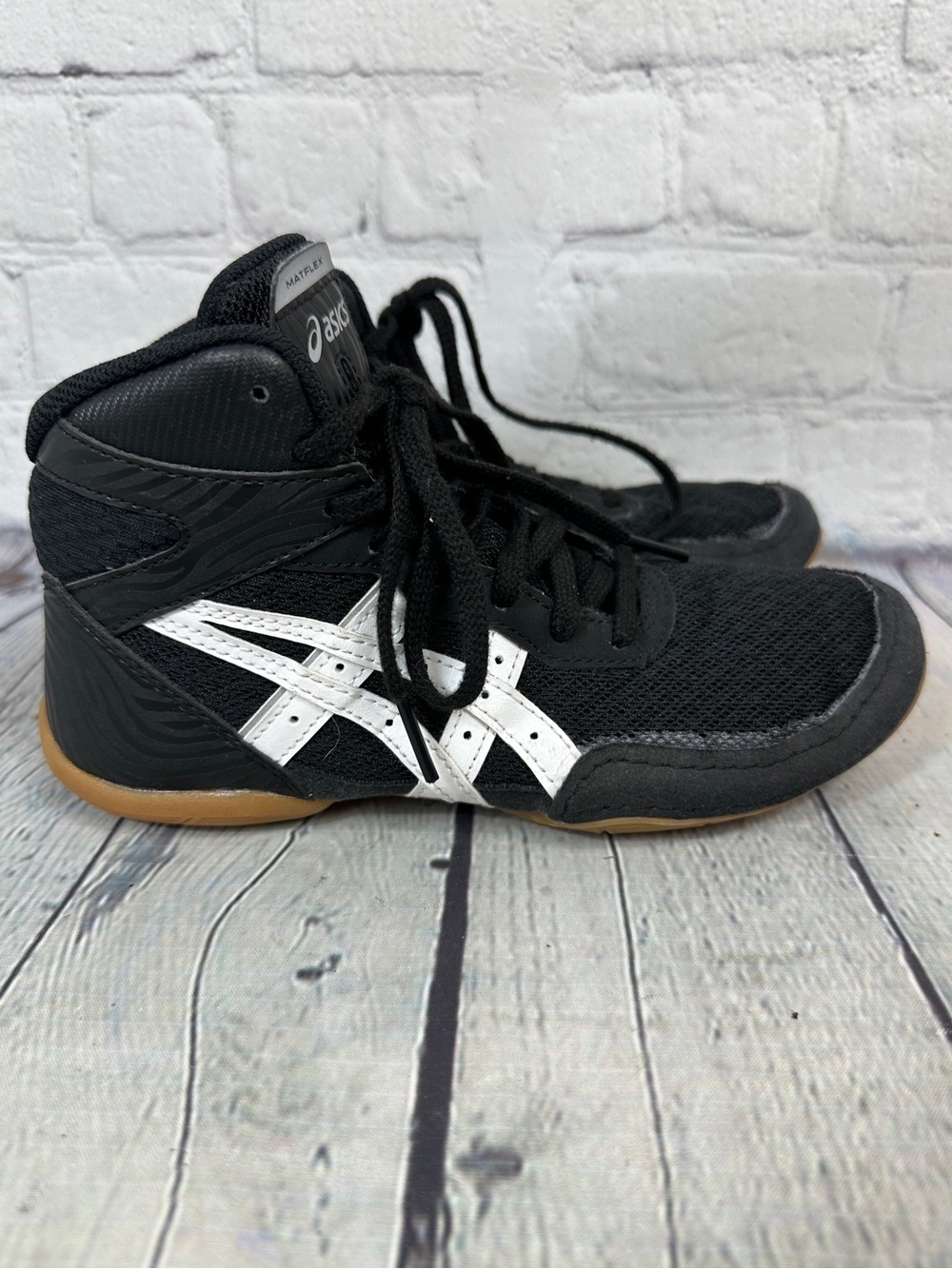 ASICS Matflex 7 wrestling shoes boys size 2